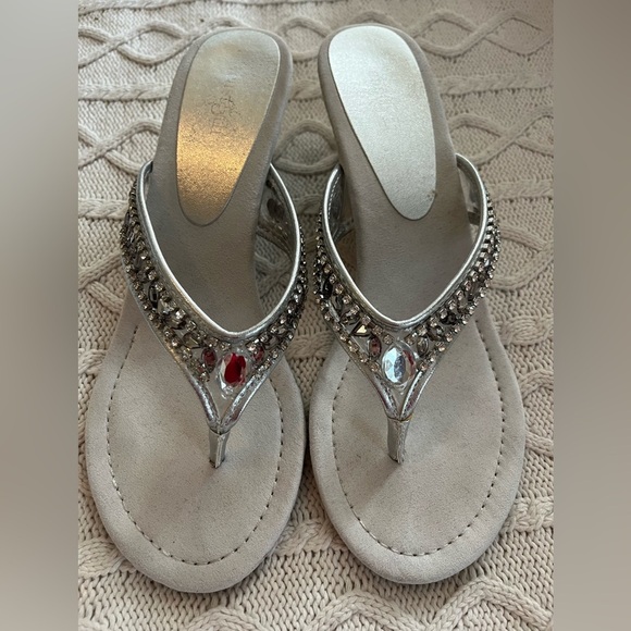 East 5th Elegant Silver Women's Rhinestone Sandals Women’s size 8.5 - Picture 11 of 11